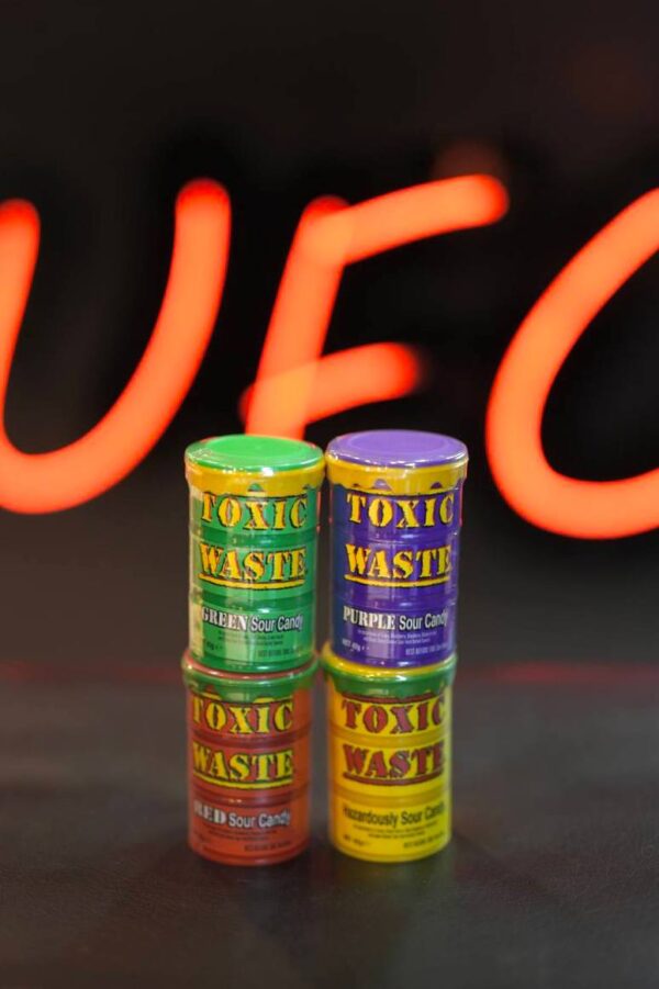 آبنبات ترش تاکسیک وست(Toxic Waste)