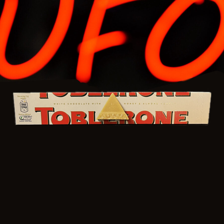 A5669D89-902A-4B53-95E9-C43EC83B4153 توبلرون سفید (White Toblerone)